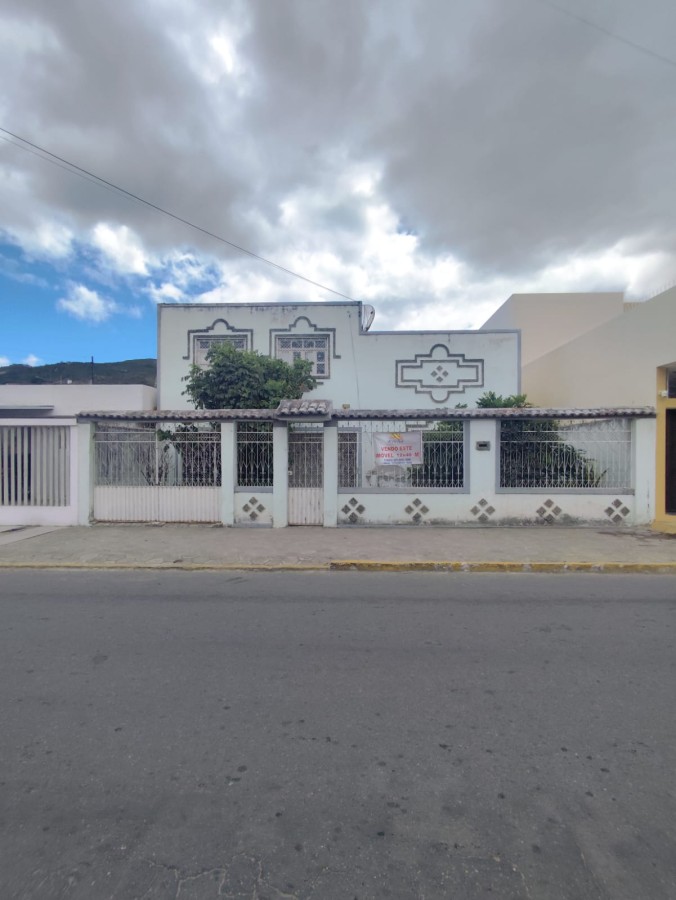 Casa, 4 quartos, 236 m² - Foto 1